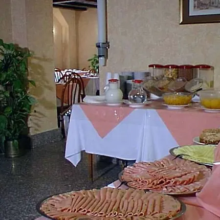 Madison Hotel 